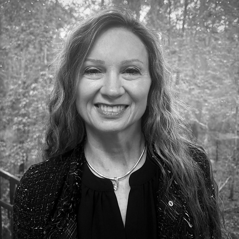 Portrait of Ann Marie Neufelder, President of Mission Ready Software, chair of the IEEE 1633 working group, and pioneer of software reliability prediction